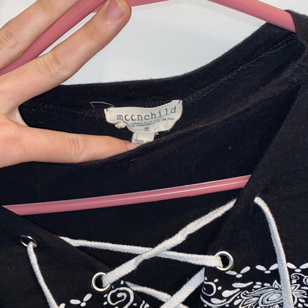 Cropped Graphic Tee - Picture 3 of 4